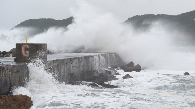 Gale Force Winds To Hit Country