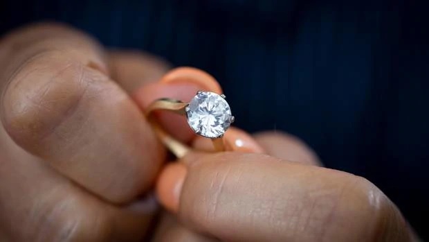 Divorce row 189k diamond swapped with 1000 stone