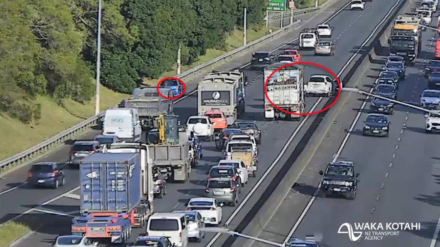 Auckland Motorway Blocked, Six People Injured In Multi-vehicle Crash