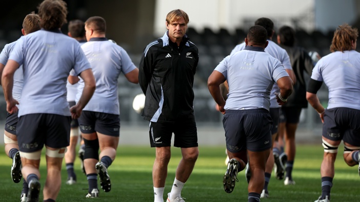  Head coach Scott Robertson of the All Blacks looks on during a New Zealand All Blacks training session at Forsyth Barr Stadium on July 04, 2024 in Dunedin, New Zealand. (Photo by Hannah Peters/Getty Images)