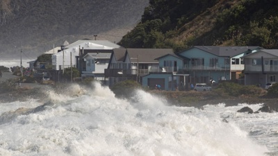 Flood warning with waves rising to 6m to strike North Island overnight